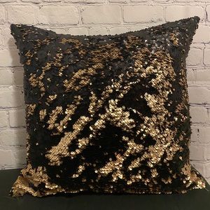 16” Lux Toss Pillow